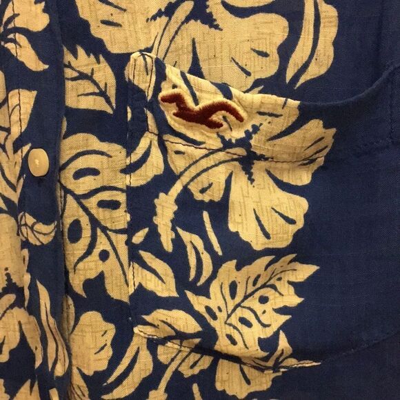 3/$20 Hollister Sleeveless Lightweight Button Down Small - Picture 6 of 8